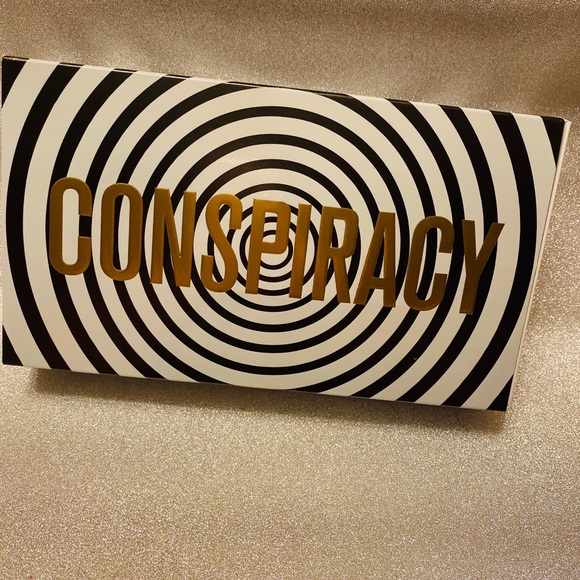 Eyeshadow palette - Picture 1 of 5